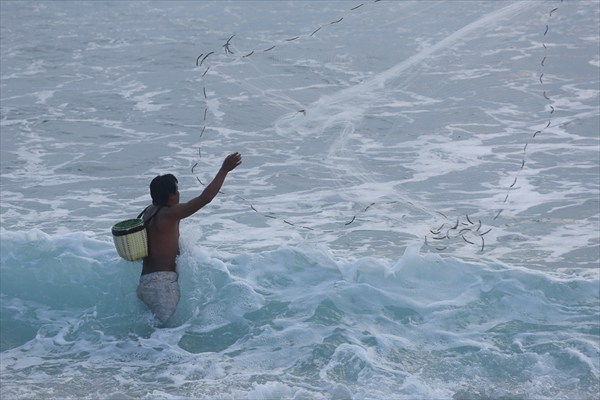 На пляжах Балийц ловят рыбу